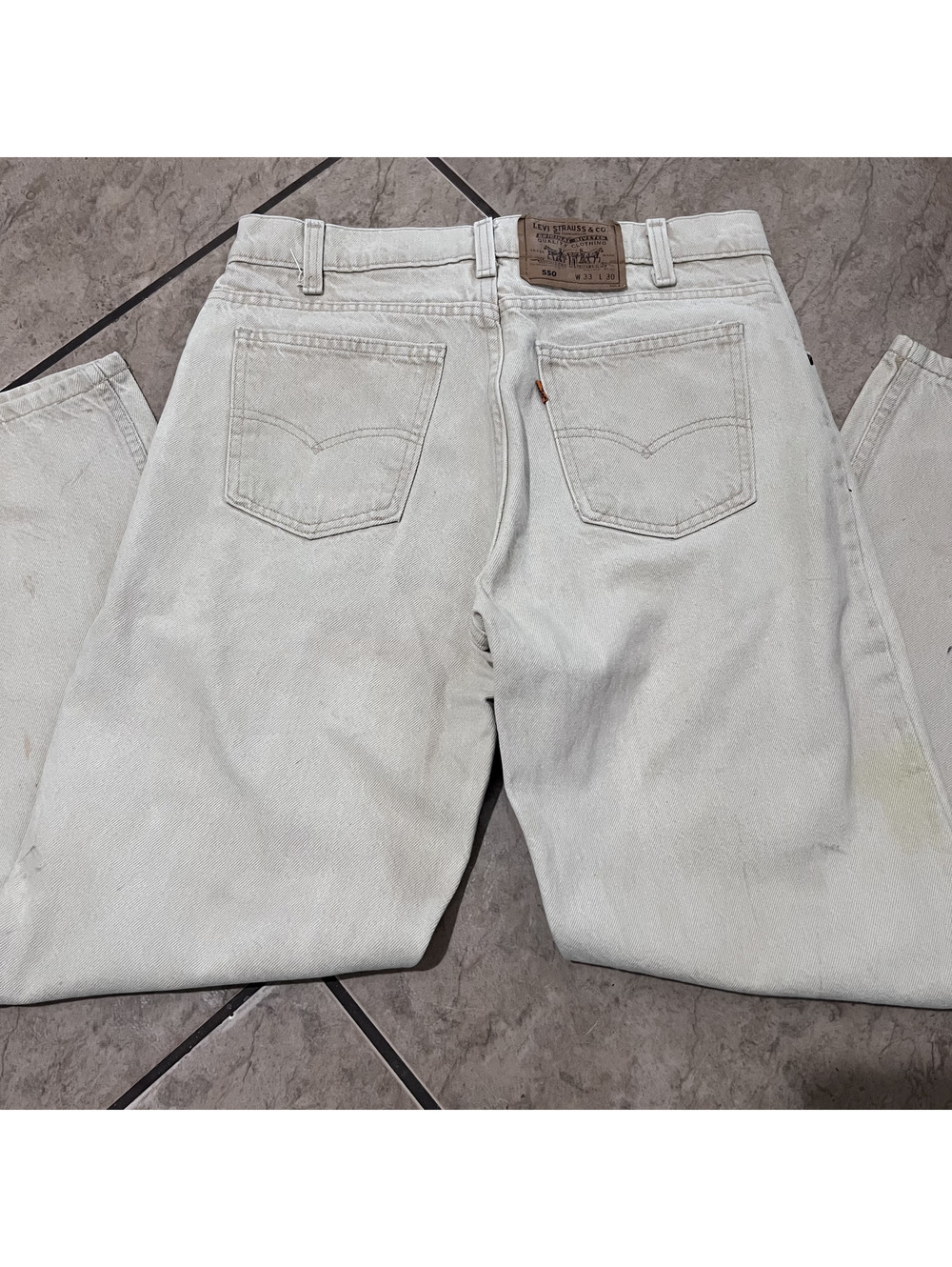 Vintage Levi's Cream Beige 550 Relaxed Fit Tapered Leg 90s 33x30 Orange Tab Jean